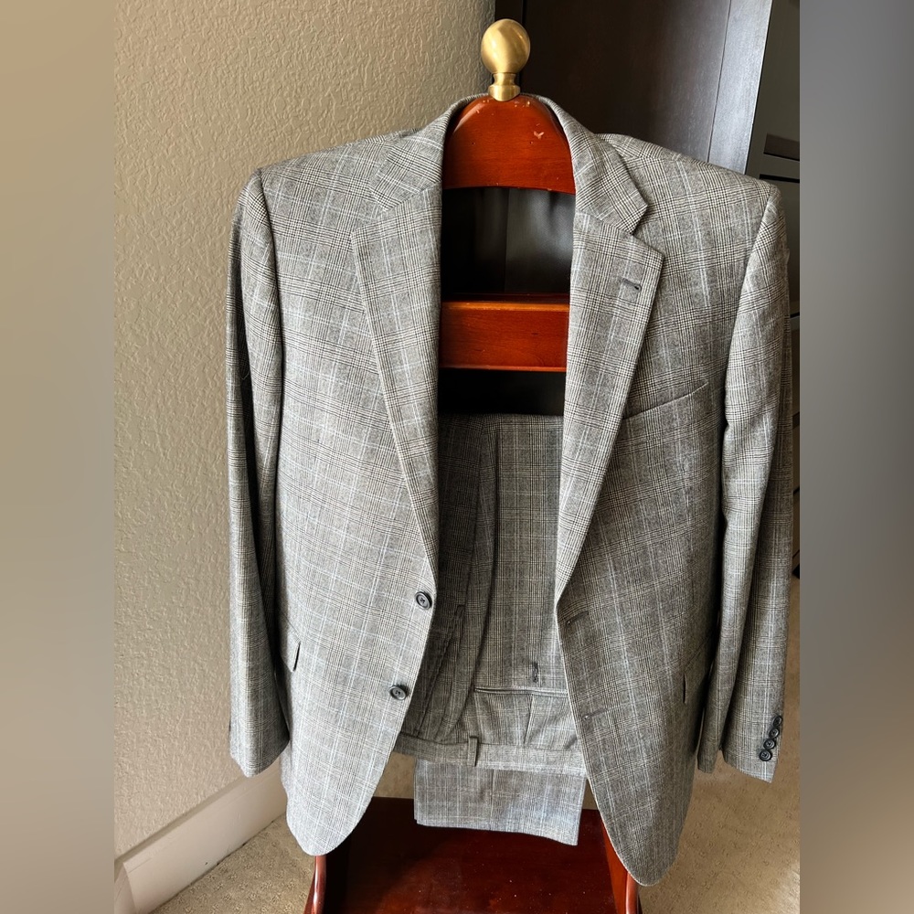 41R x 35 Burberry Grey Prince of Wales Grey Flannel Suit